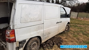 KIEROWAŁ POJAZDEM NIEDOPUSZCZONYM DO RUCHU DROGOWEGO MAJĄC AKTYWNY ZAKAZ PROWADZENIA POJAZDÓW