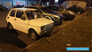 zaparkowany odzyskany fiat 126 p