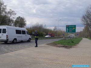 policjant podczas działań &quot;Prędkość&quot;