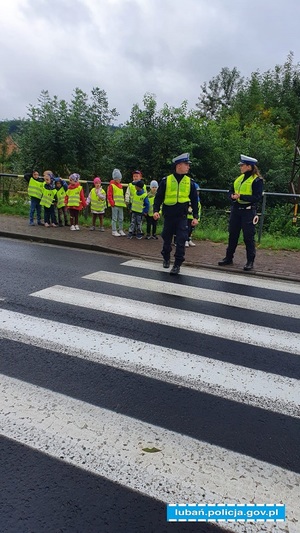 lekcja w terenie przechodzenie na drugą stronę ulicy