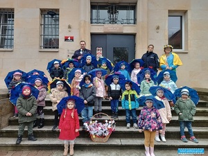 PANI WIOSNA I PRZEDSZKOLAKI W MURACH LUBAŃSKIEJ POLICJI