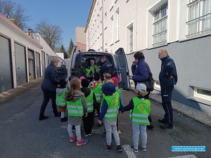 „SŁONECZKA” ODWIEDZILI LUBAŃSKICH POLICJANTÓW