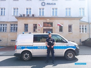 POLICJANCI Z OGNIWA PATROLOWEGO LUBAŃSKIEJ KOMENDY URATOWALI MĘŻCZYZNĘ, KTÓRY PODJĄŁ PRÓBĘ SAMOBÓJCZĄ.