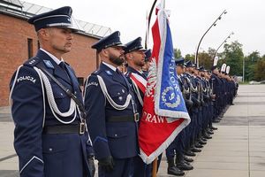 KOLEJNI NOWI POLICJANCI ZASILILI SZEREGI DOLNOŚLĄSKIEGO GARNIZONU W TYM FUNKCJONARIUSZ LUBAŃSKIEJ POLICJI