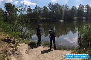 mundurowi kontrolują tereny wodne