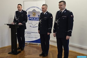 I Zastępca Komendanta Wojewódzkiego Policji we Wrocławiu inspektor Norbert Kurenda wraz Komendantem Powiatowym Policji w Lubaniu nadkom. Arturem Ciupką, I Zastępca Komendanta Powiatowego Policji w Lubaniu podkom. Dariusz Ślęzak