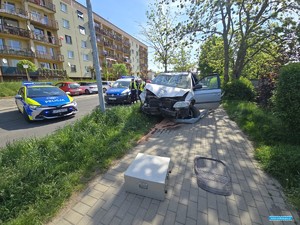 porzucony uszkodzony pojazd