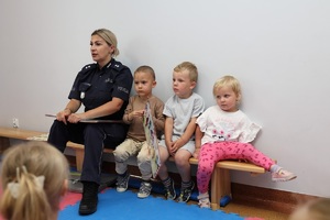 „ ZADBAJMY O BEZPIECZEŃSTWO”- PRZEDWAKACYJNE SPOTKANIA DZIECI Z POLICJĄ