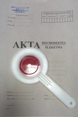 NIESPRAWNE OŚWIETLENIE DOPROWADZIŁO DO ZATRZYMANIA KIEROWCY Z AKTYWNYM ZAKAZEM