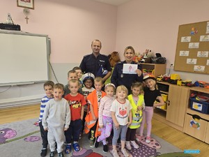POLICJANCI O BEZPIECZEŃSTWIE Z NAJMŁODSZYMI W RADOGOSZCZY