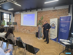 DEBATA O BEZPIECZEŃSTWIE SENIORÓW- JAK NIE DAĆ SIĘ OSZUSTOM I JAK RATOWAĆ ŻYCIE