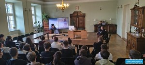 POLICJANCI SPOTKALI SIĘ Z UCZNIAMI W BIEDRZYCHOWICACH