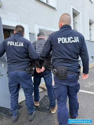 NIETRZEŹWY KIEROWCA PRÓBOWAŁ WRECZYĆ DZIELNICOWYM ŁAPÓWKĘ