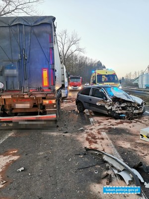 Błąd, który kosztuje życie. Policja apeluje o rozwagę i ostrożność na drogach