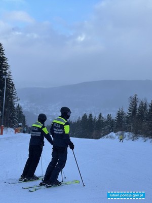 BEZPIECZEŃSTWO PRZEDE WSZYSTKIM- POLICYJNE PATROLE NARCIARSKIE W ŚWIERADOWIE -ZDRÓJ
