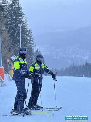 BEZPIECZEŃSTWO PRZEDE WSZYSTKIM- POLICYJNE PATROLE NARCIARSKIE W ŚWIERADOWIE -ZDRÓJ