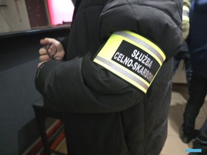 opaska z napisem służba celno-skarbowa