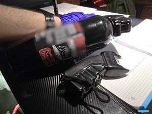 paralizator oraz gaz łzawiący ujawniony na miejscu