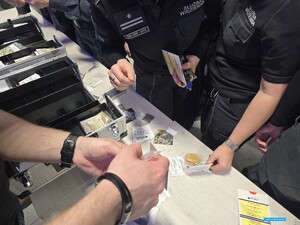 SPOTKANIE POLICJANTÓW Z FUNKCJONARIUSZAMI ZAKŁADU KARNEGO W ZARĘBIE DOTYCZĄCE PRZESTĘPCZOŚCI NARKOTYKOWEJ