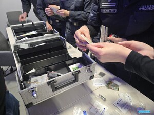 SPOTKANIE POLICJANTÓW Z FUNKCJONARIUSZAMI ZAKŁADU KARNEGO W ZARĘBIE DOTYCZĄCE PRZESTĘPCZOŚCI NARKOTYKOWEJ