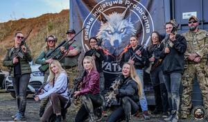 KOBIETY NA CELOWNIKU- SZKOLENIE STRZELECKIE DLA LUBAŃSKICH FUNKCJONARIUSZEK