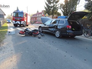 Wypadek drogowy z udziałem motocyklisty oraz kierowcy samochodu osobowego