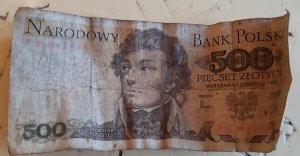 WPADŁ PO TYM GDY PRÓBOWAŁ ZAPŁACIĆ ZA ZAKUPY BANKNOTEM Z 1982 ROKU