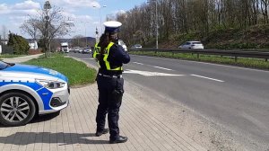 Policjantka w trakcie wykonywania czynności służbowych